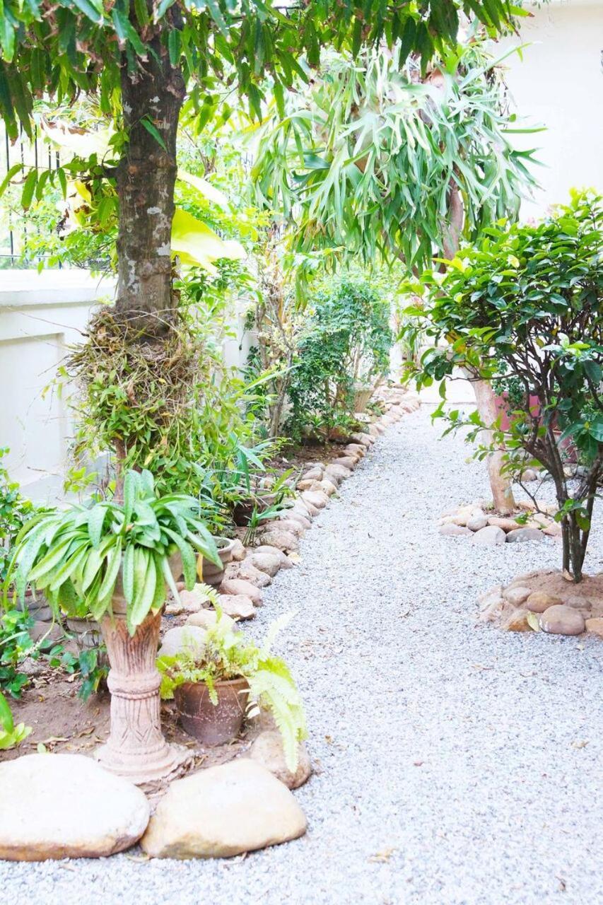 Charming Homestay By The Beach Dehiwala-Mount Lavinia Εξωτερικό φωτογραφία